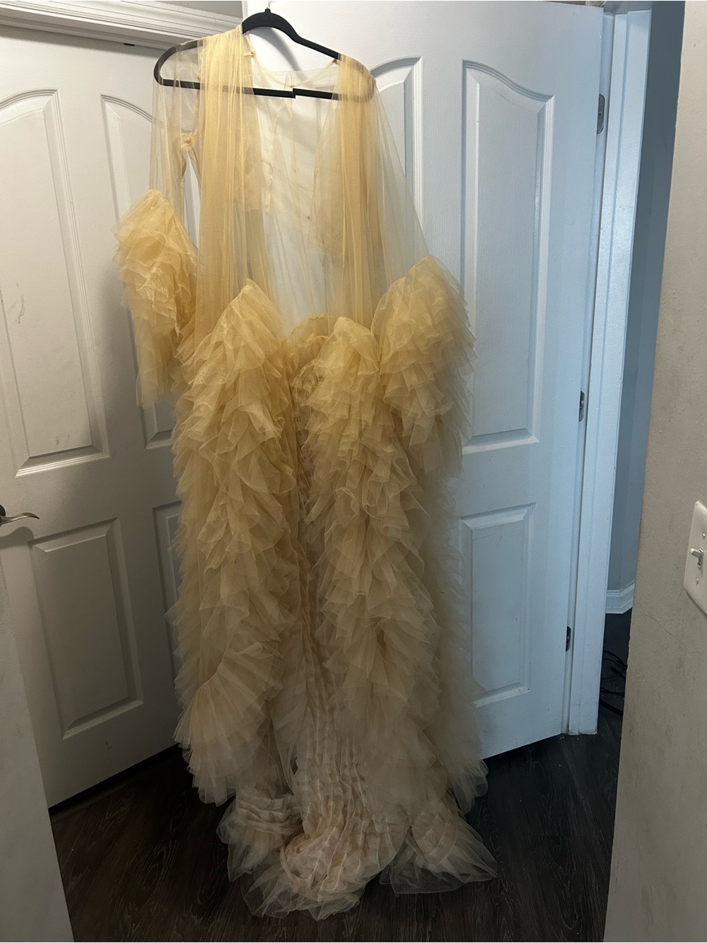 Luxury Sheer Ruffled Throw in Pale Yellow